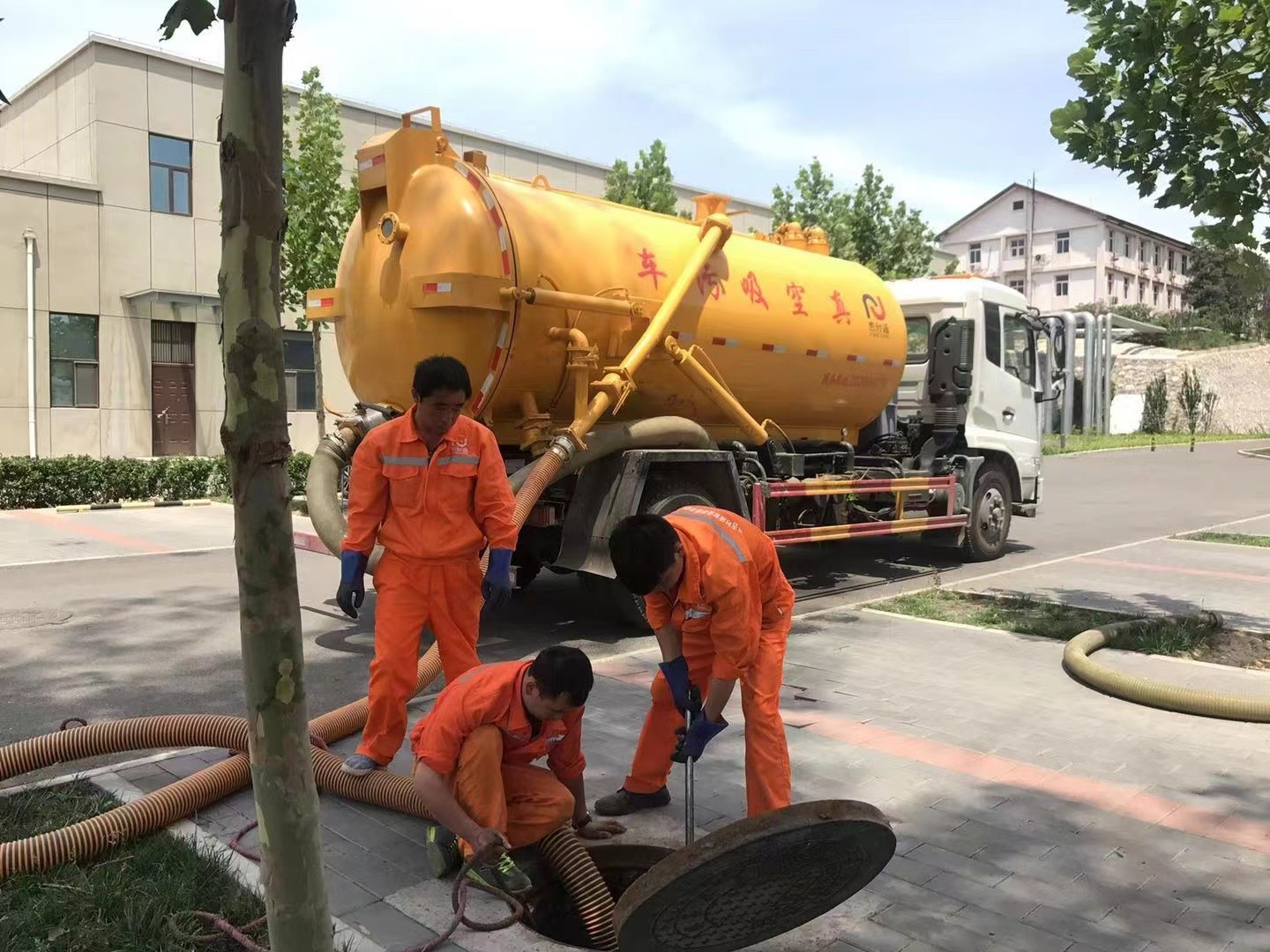 威宁化粪池清理与5-8吨吸粪车施工效率分析